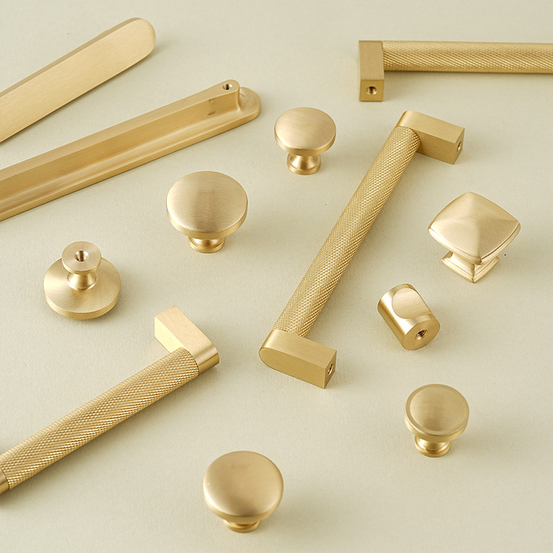 High End Rolled Brass Handle L - Furniture Hardware High End recension och pris