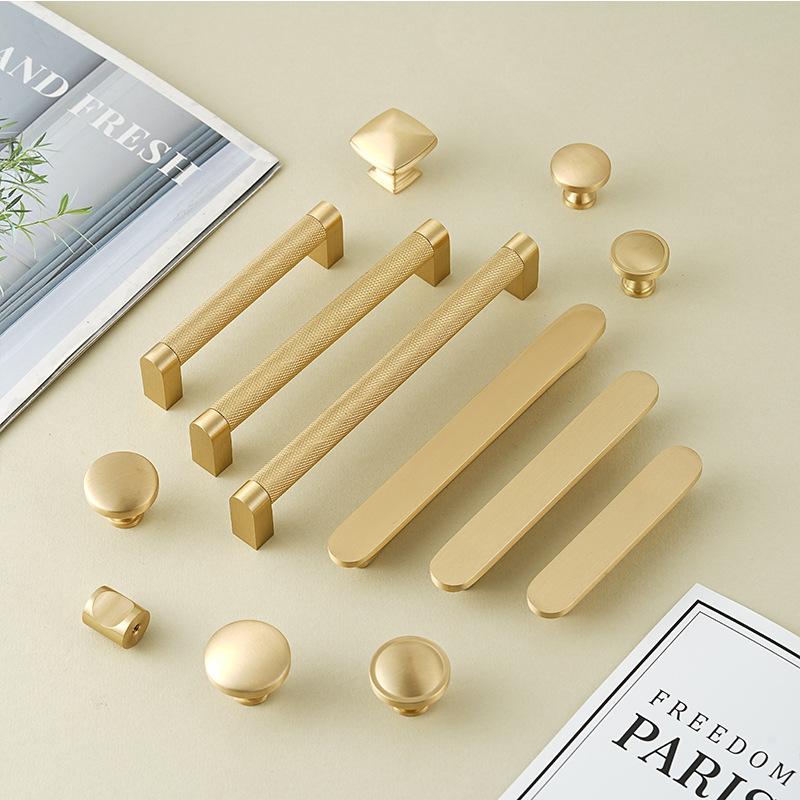 High End Rolled Brass Handle L - Furniture Hardware High End recension och pris