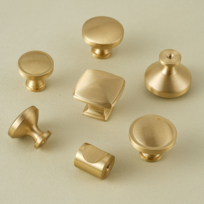 High End Rolled Brass Handle L - Furniture Hardware High End recension och pris